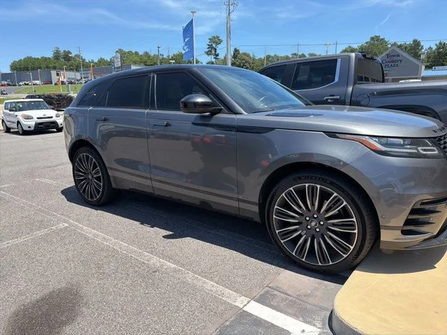 Used 2018 Gray Land Rover HSE R-Dynamic image 2