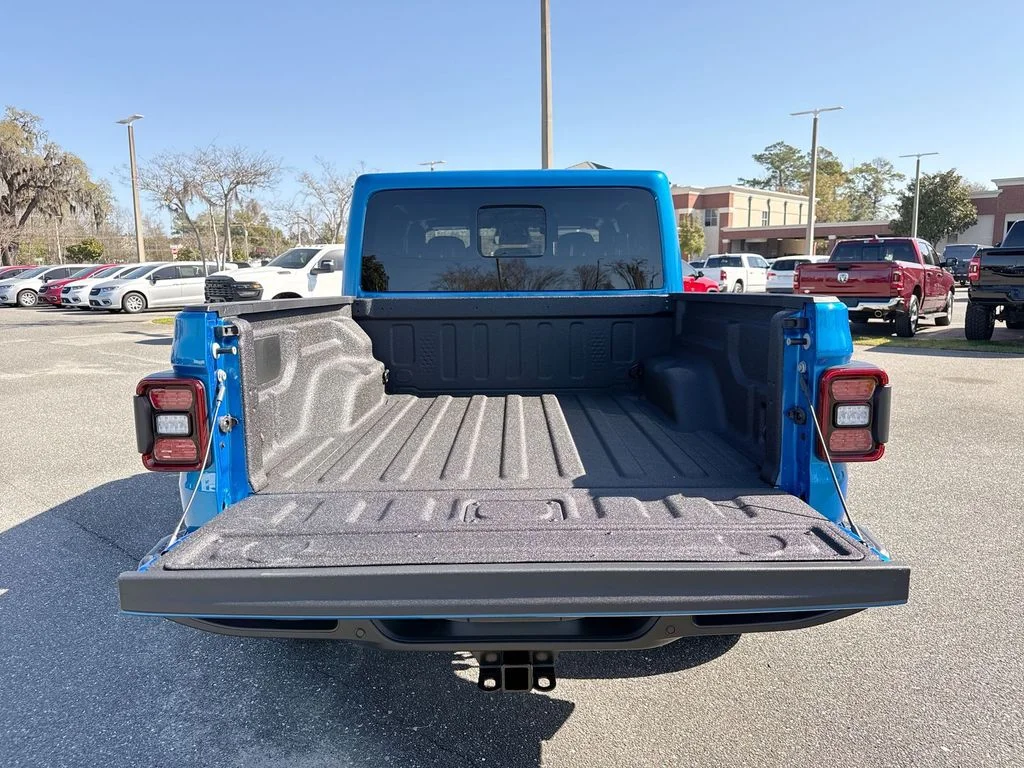 New 2026 Hydro Blue Pearl-Coat Exterior Paint Jeep Sahara image 28