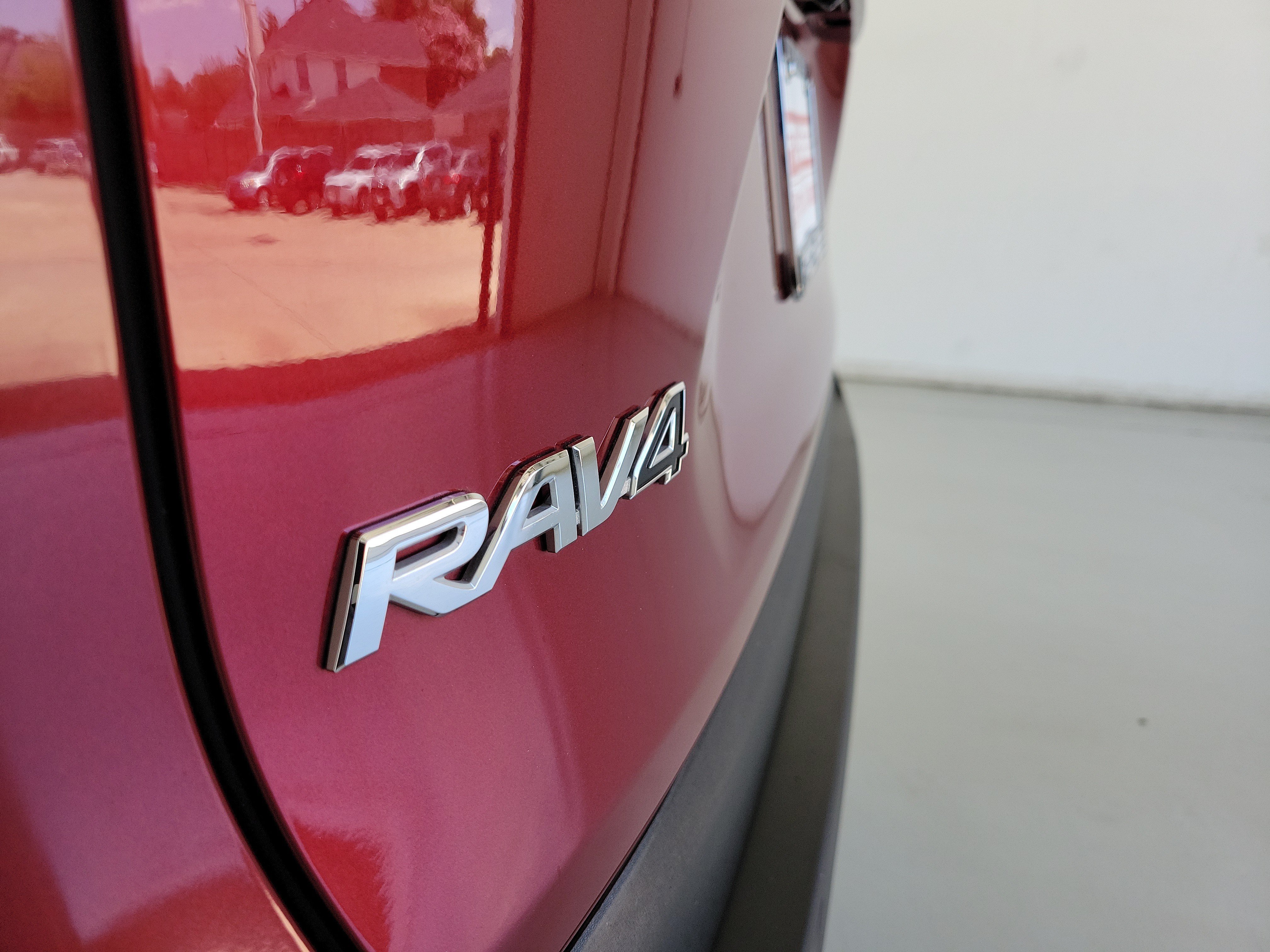Used 2025 Ruby Flare Pearl Toyota XLE image 9