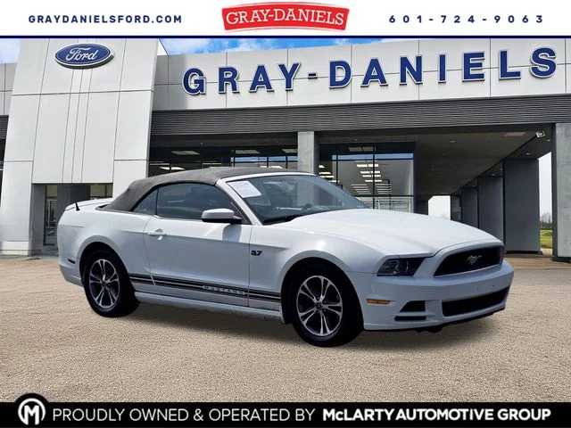 2013 Ford Mustang V6 Premium's photo