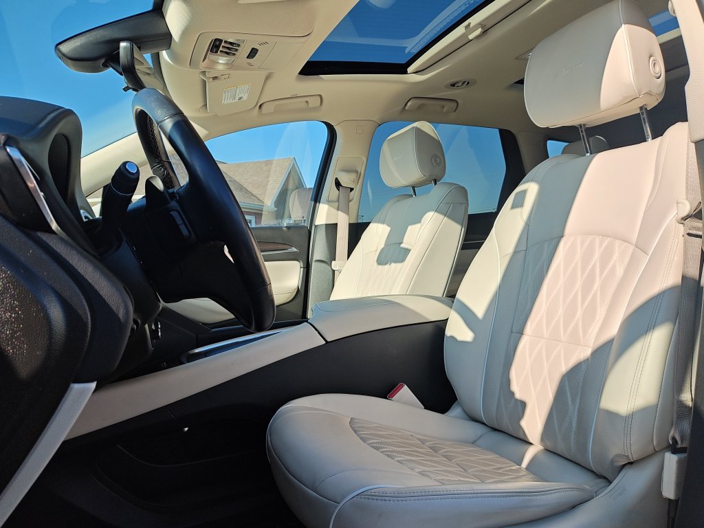 Used 2022 White Buick Avenir image 13