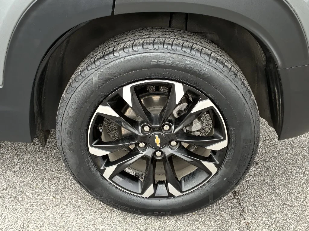 Used 2023 STERLING GRAY METALLIC Chevrolet LT image 10