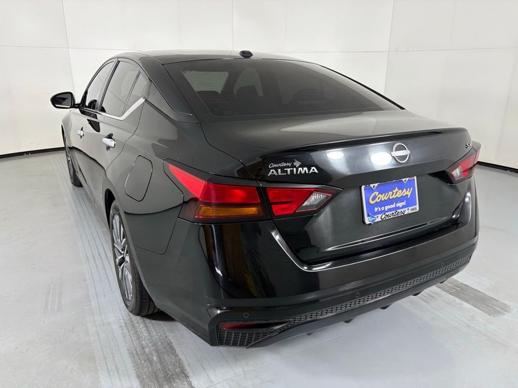 Used 2023 Black Nissan 2.5 SV image 6