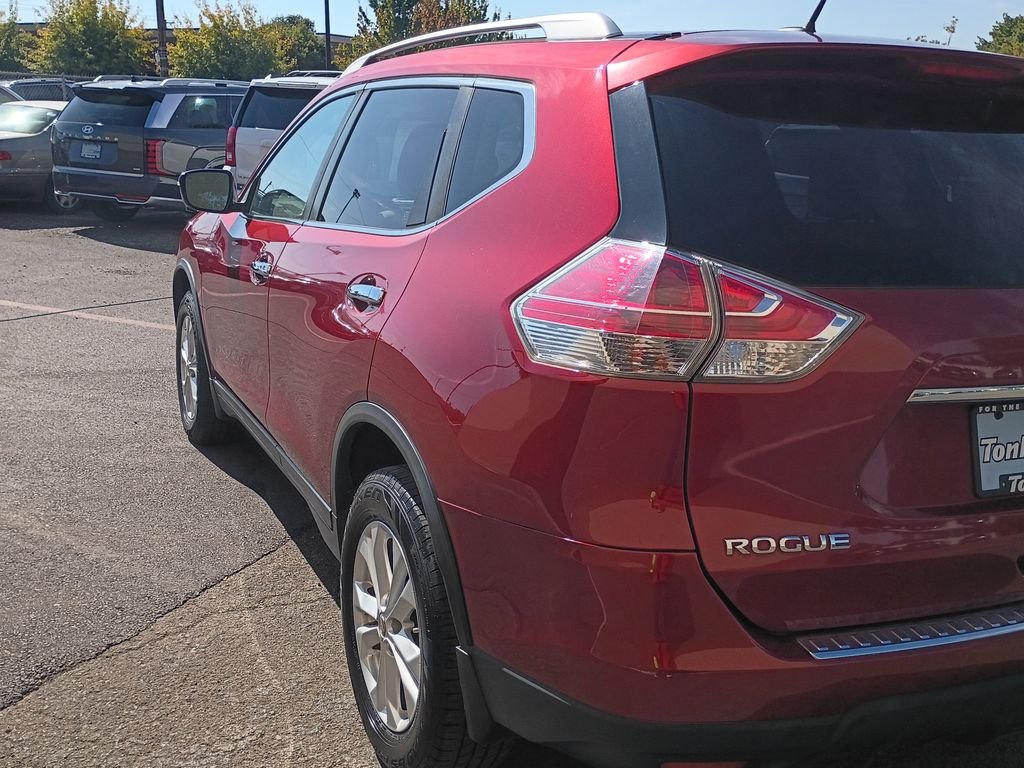 Used 2016 Cayenne Red Nissan SV image 6