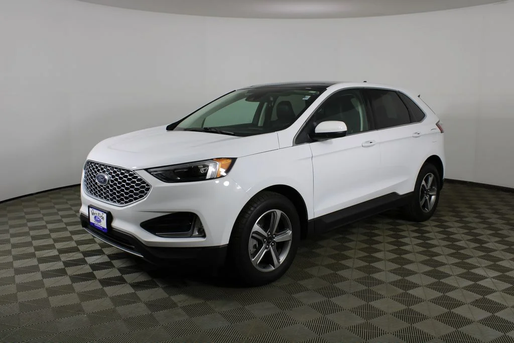 Used 2024 White Ford SEL image 3