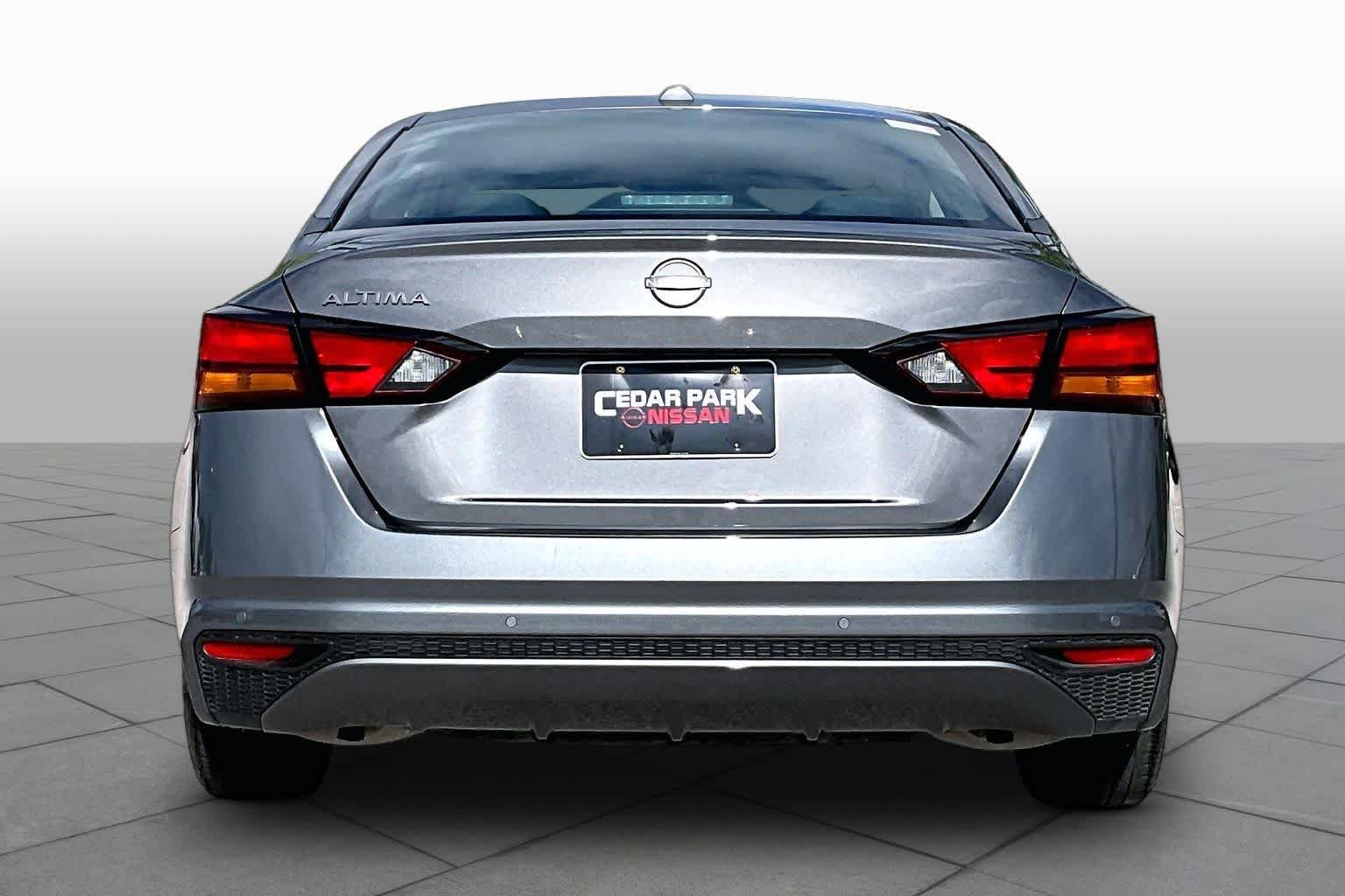Used 2025 Gun Metallic Nissan SV image 5