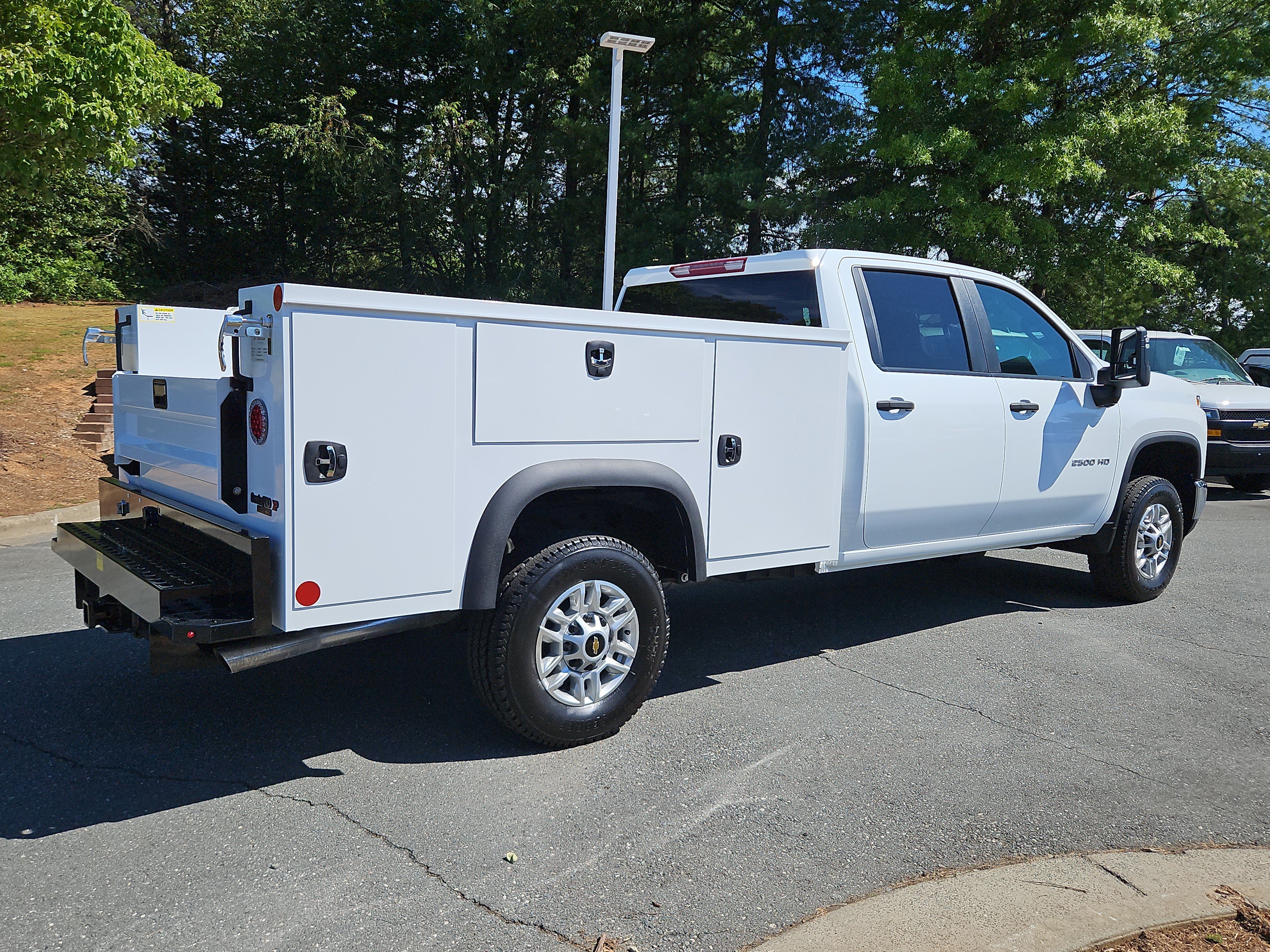New 2026 Summit White Chevrolet WT image 5