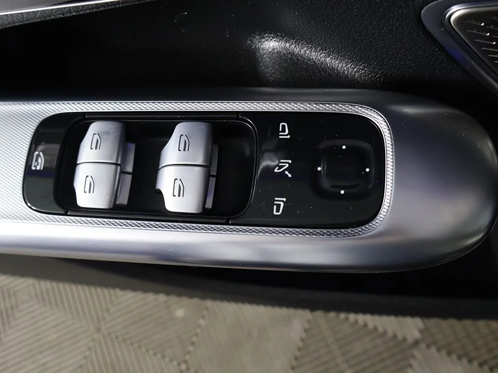 Used 2023 Black Mercedes-Benz 500 Sedan image 36