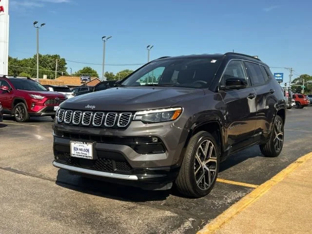 Used 2024 None Jeep Limited image 5
