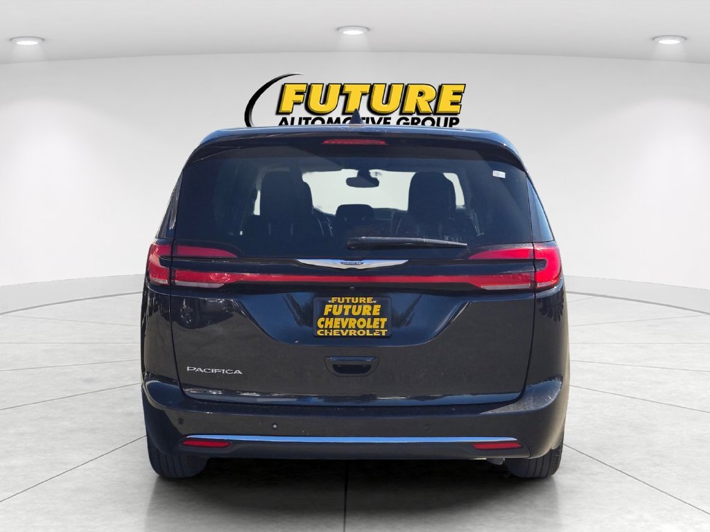 Used 2023 Black Chrysler Touring L image 5