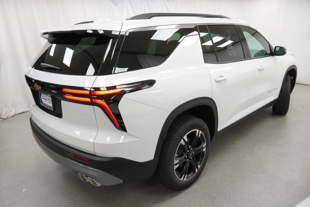 New 2027 Summit White Chevrolet LT image 14