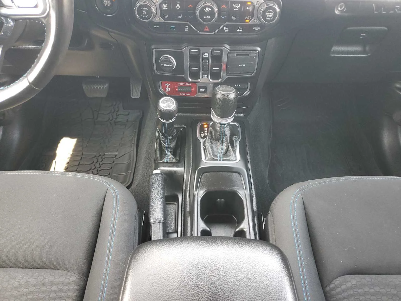 Used 2023 Gray Jeep Rubicon image 17