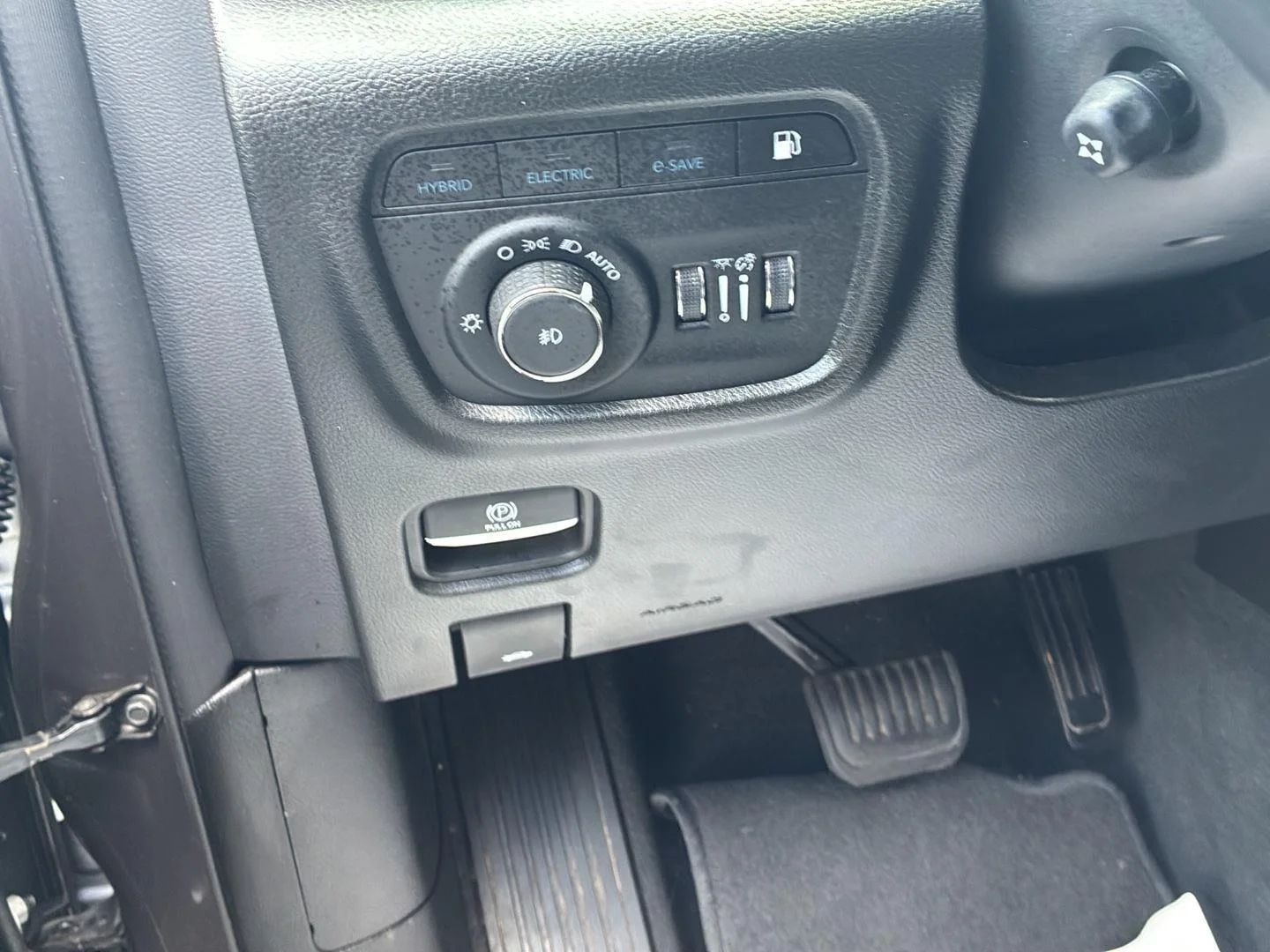 Used 2023 Baltic Gray Metallic Clearcoat Jeep Overland image 17