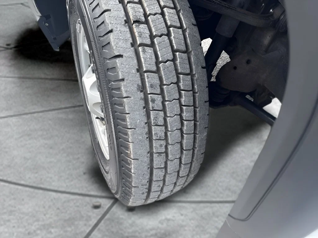 Used 2020 White GMC Base image 22