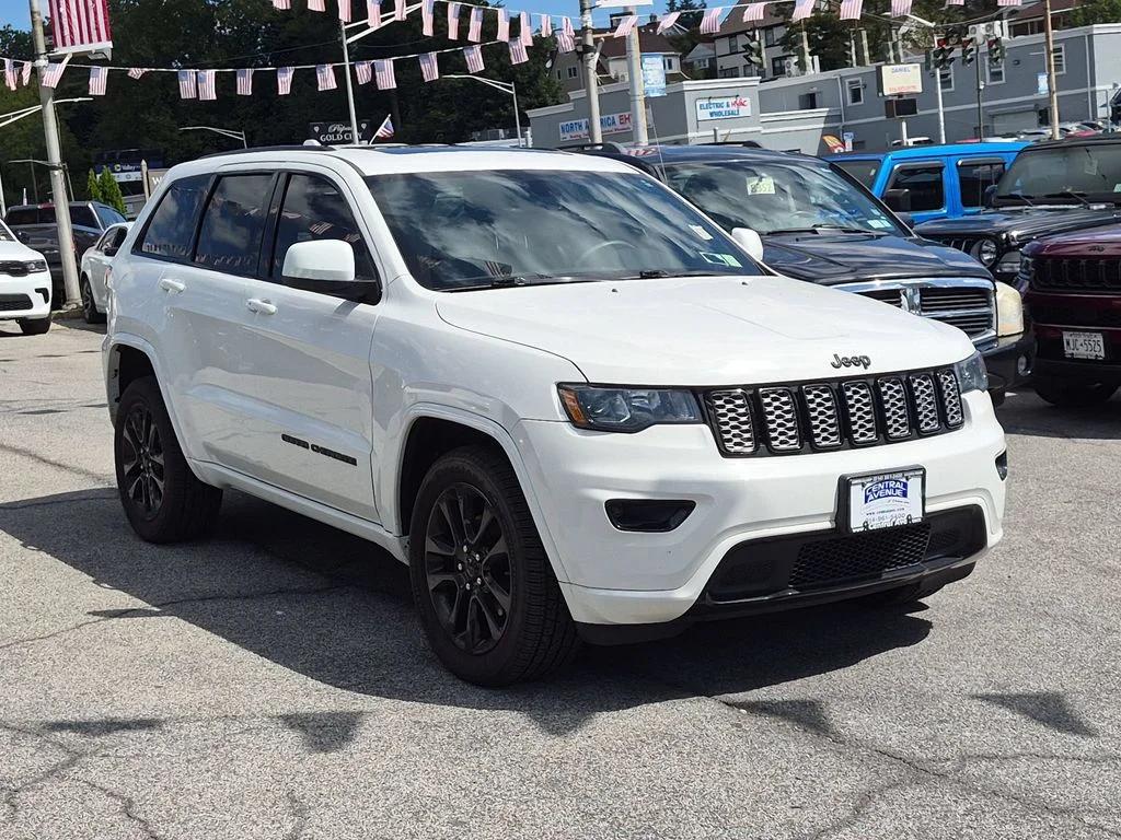 Used 2018 White Jeep Altitude image 3