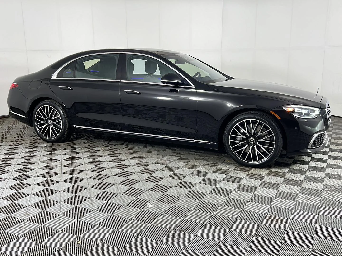 Used 2021 Black Mercedes-Benz S 580 image 3