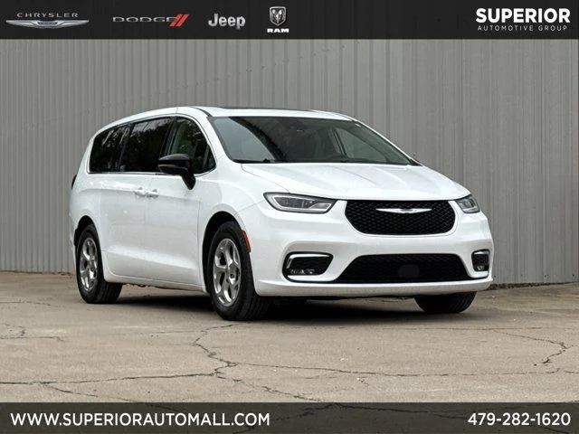 2024 Chrysler Pacifica Limited's photo
