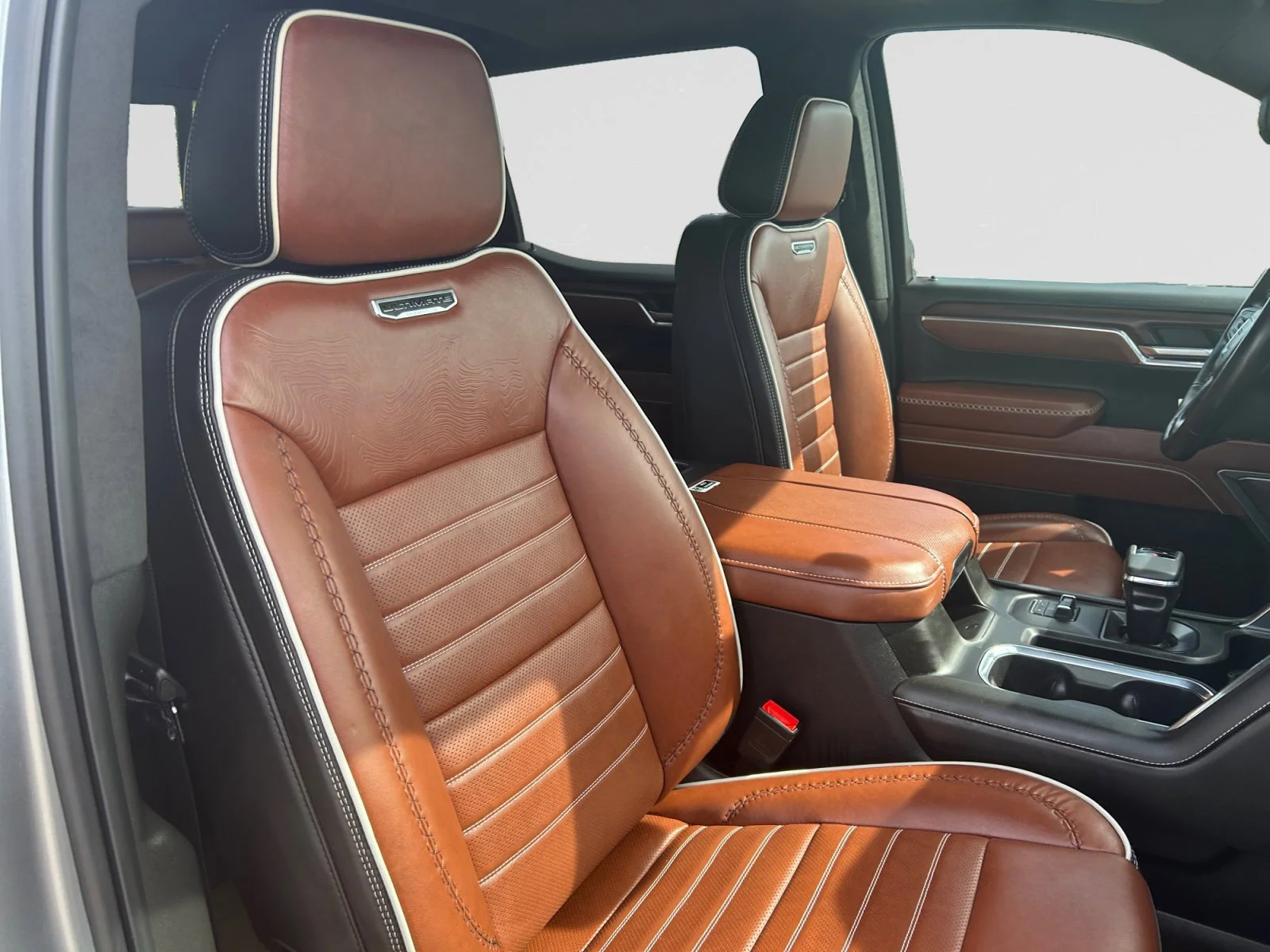 Used 2025 Silver GMC Denali Ultimate Crew Cab image 11
