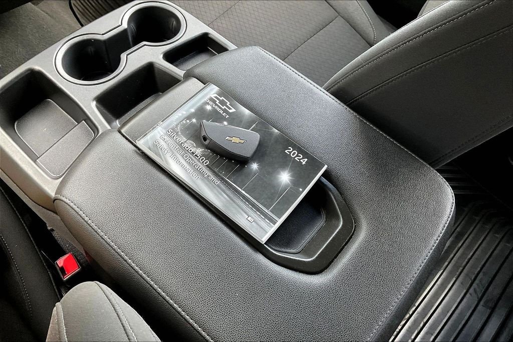 Used 2024 White Chevrolet LT image 38
