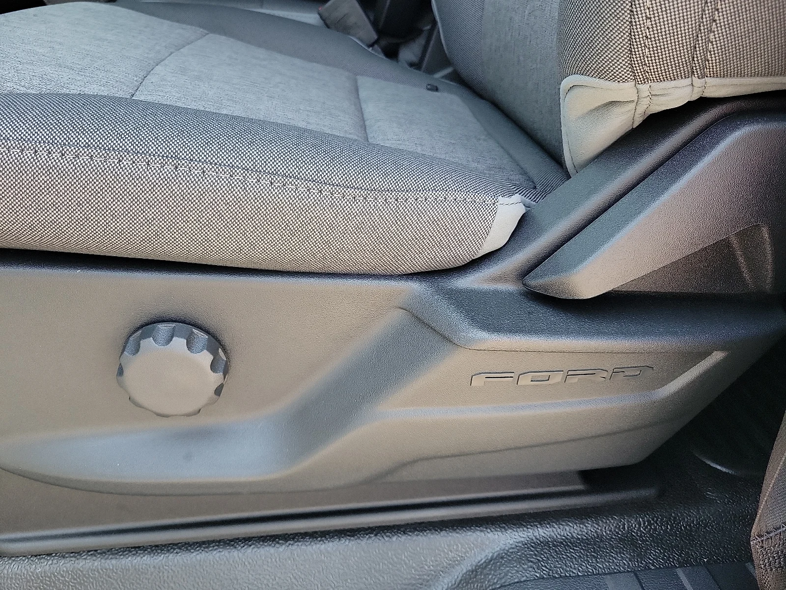 New 2025 Oxford White Ford F-250&reg; XL image 13