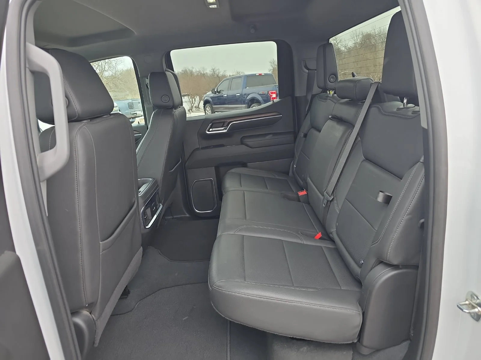 2023 GMC Sierra 1500 SLT - Photo 7