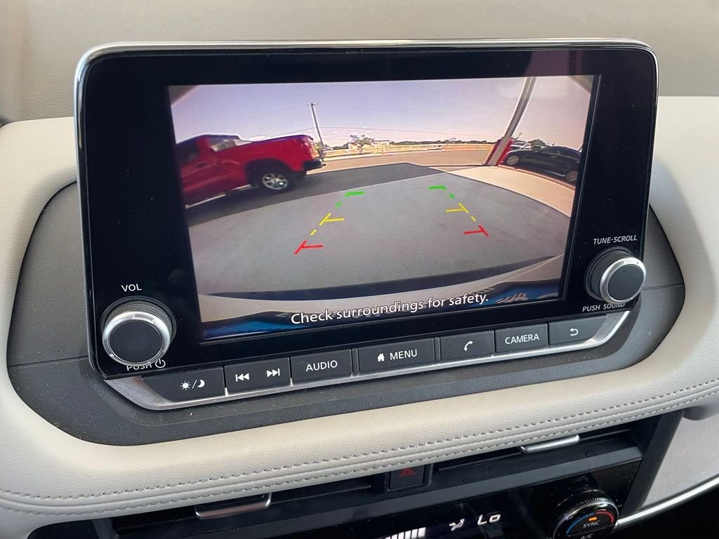 Used 2023 White Nissan SV image 8