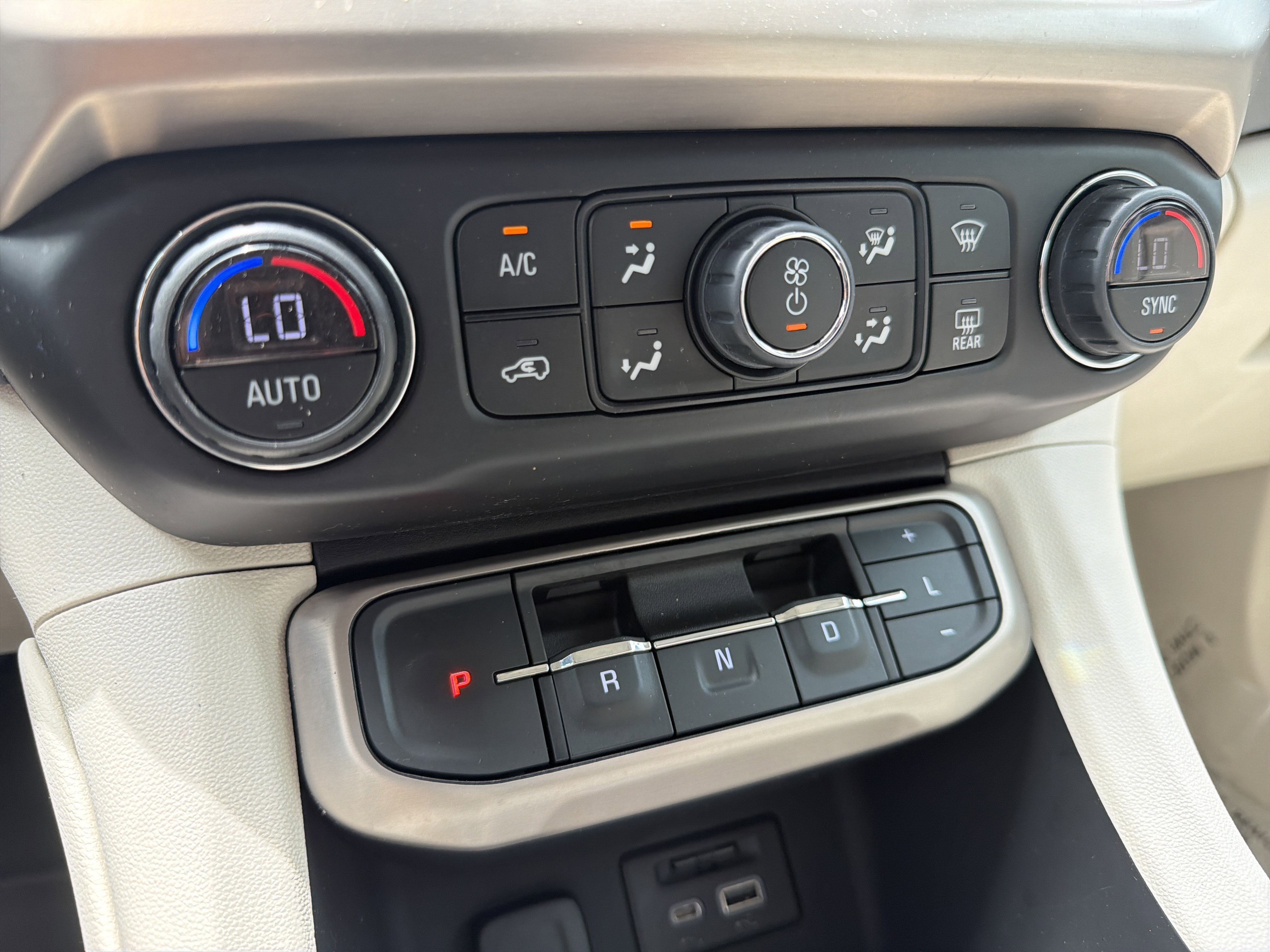 2022 GMC Acadia Denali - Photo 28