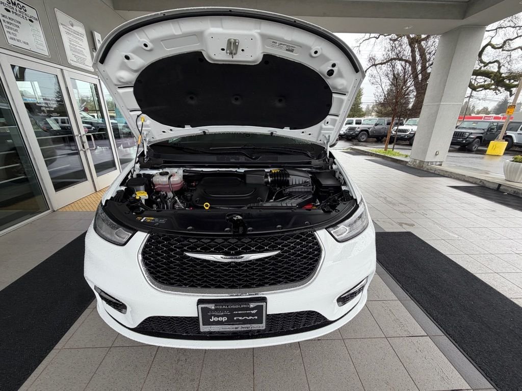 2025 Chrysler Pacifica Select - Photo 26