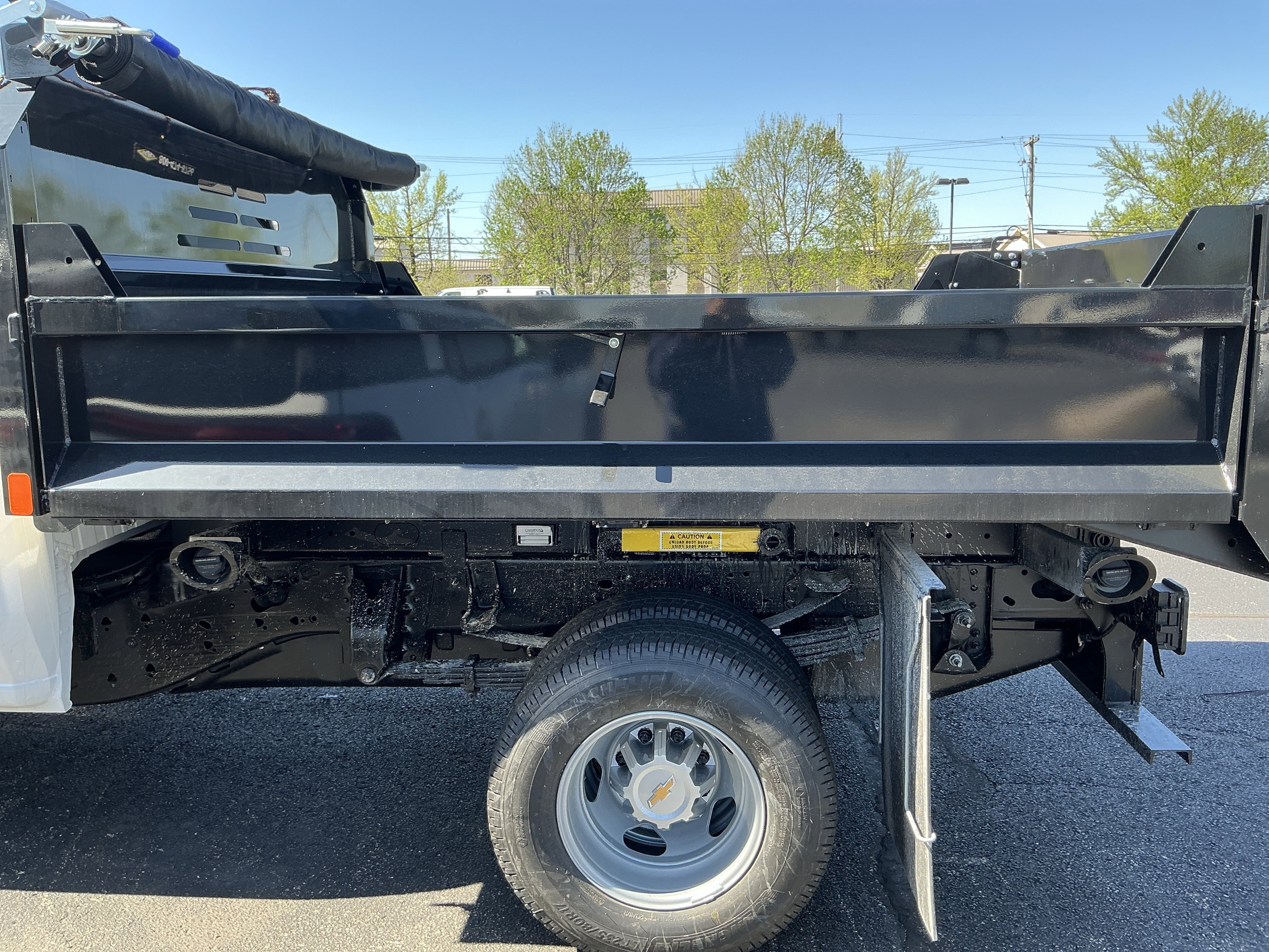 New 2026 Summit White Chevrolet Work Truck image 27