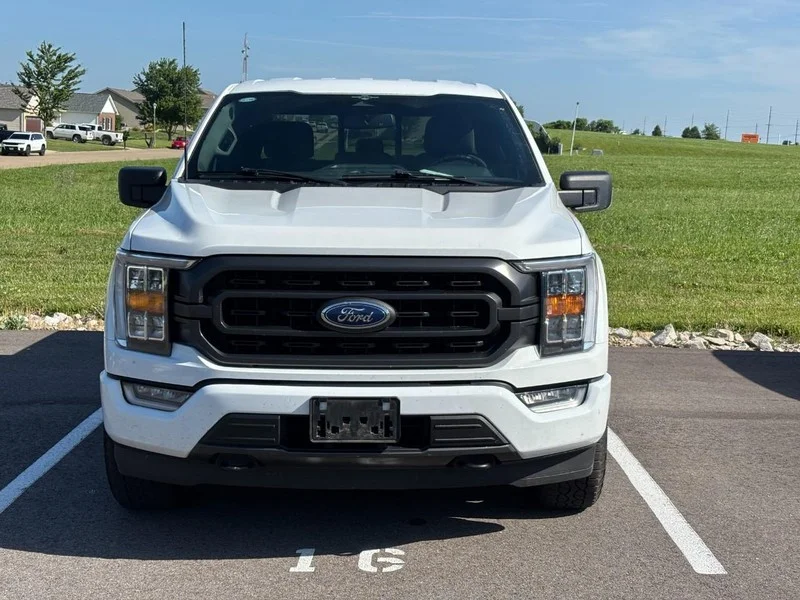 Used 2023 Oxford White Ford XLT image 2