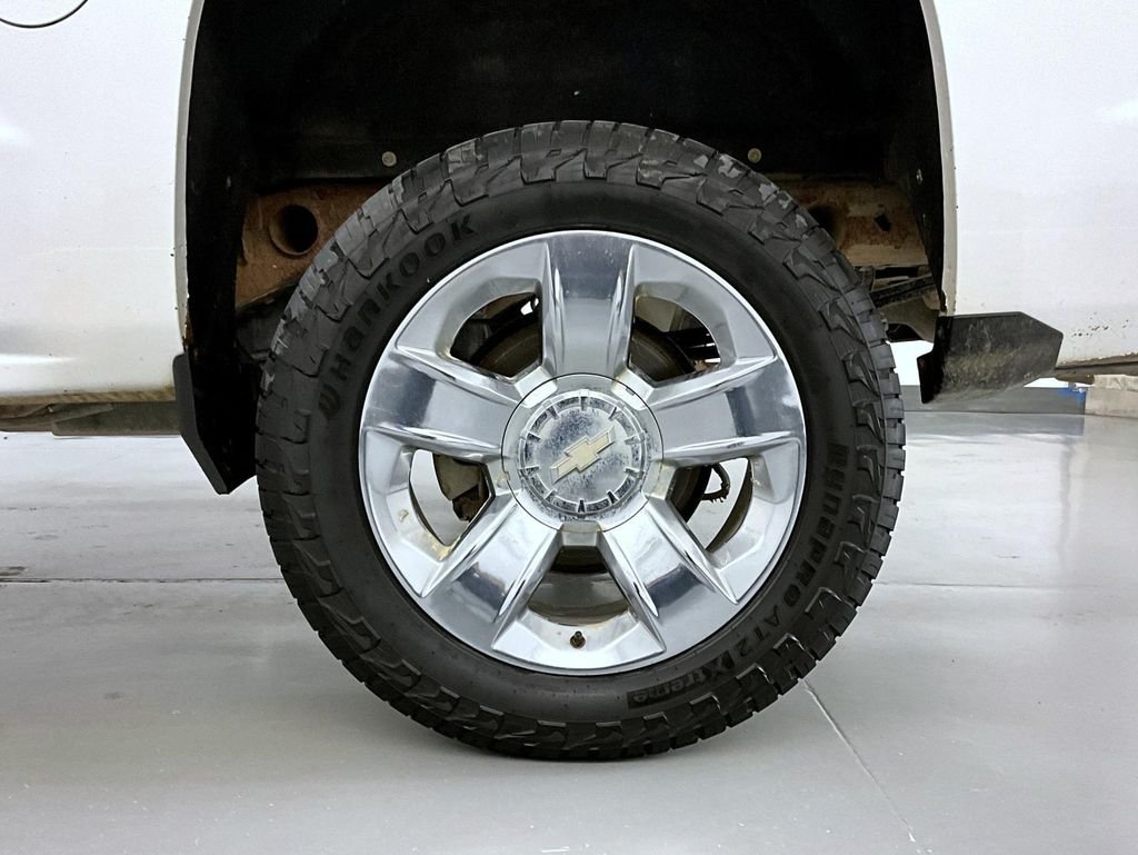 Used 2018 Beige Chevrolet LTZ image 23