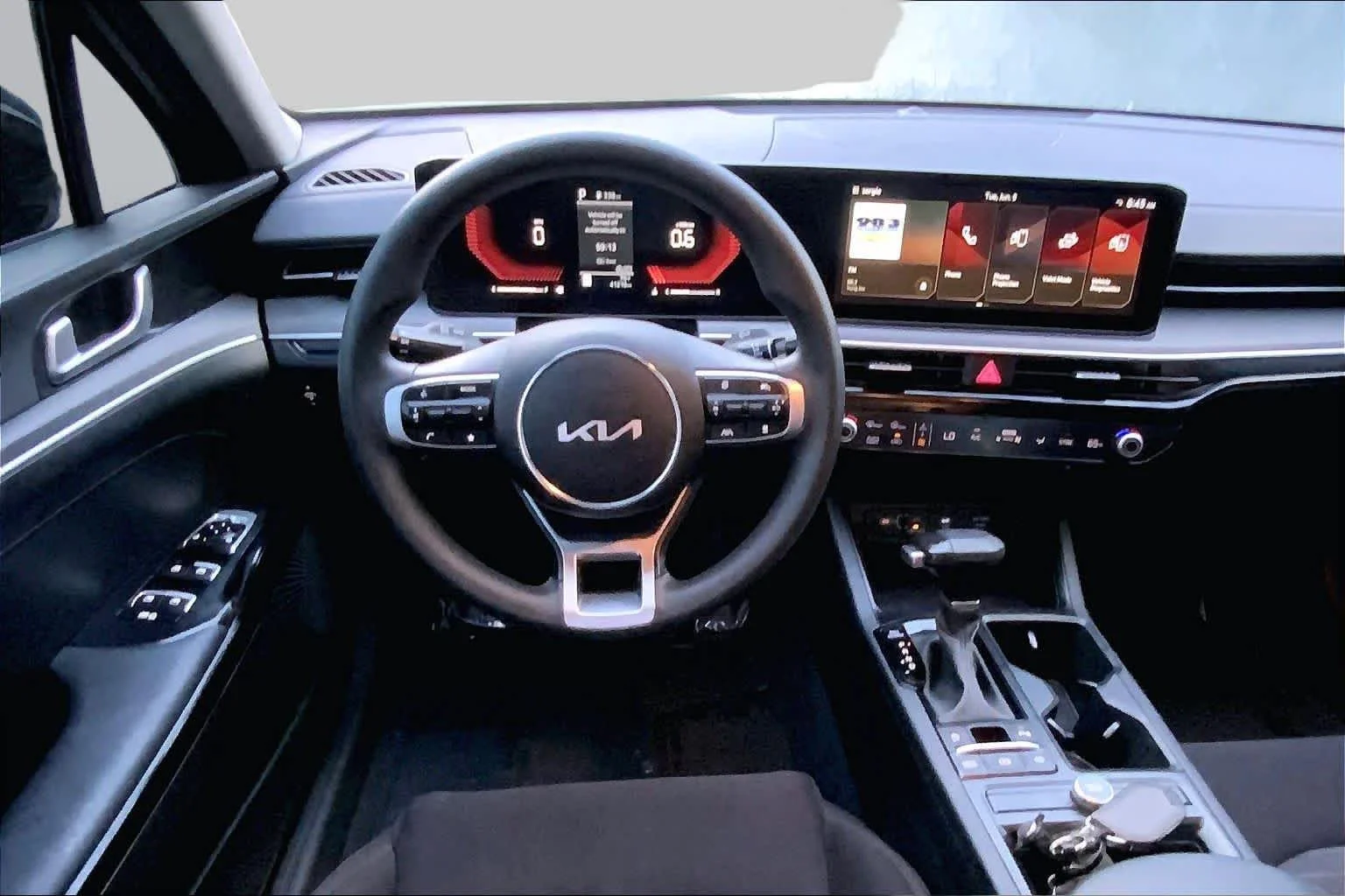 Used 2025 Aurora Black Pearl Kia LXS image 6