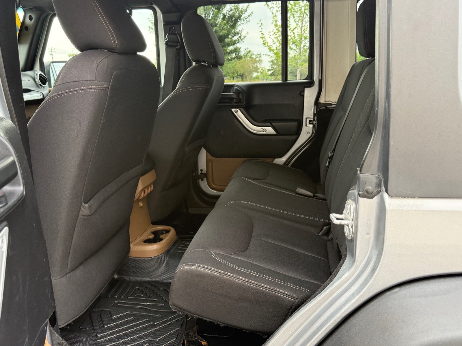 Used 2014 Billet Silver Metallic Clear Coat Jeep Rubicon image 12