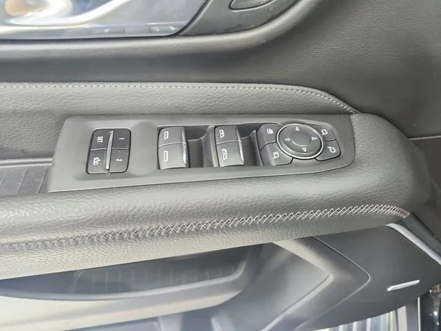 Used 2021 Onyx Black GMC Denali image 40
