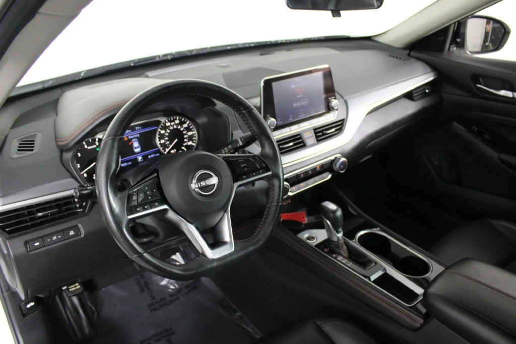 Certified Used 2023 White Nissan 2.5 SR image 18