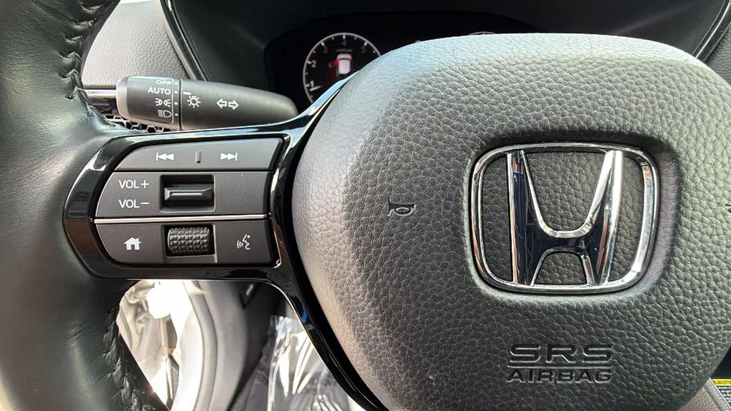 Used 2023 Silver Metallic Honda EX-L image 19