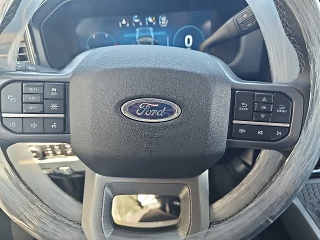 New 2026 Star White Metallic Tri-Coat Ford F-250® Lariat® image 54