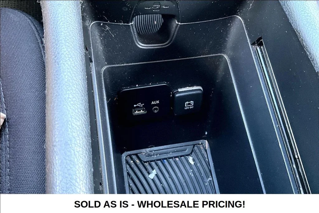 Used 2015  Chrysler Limited image 16