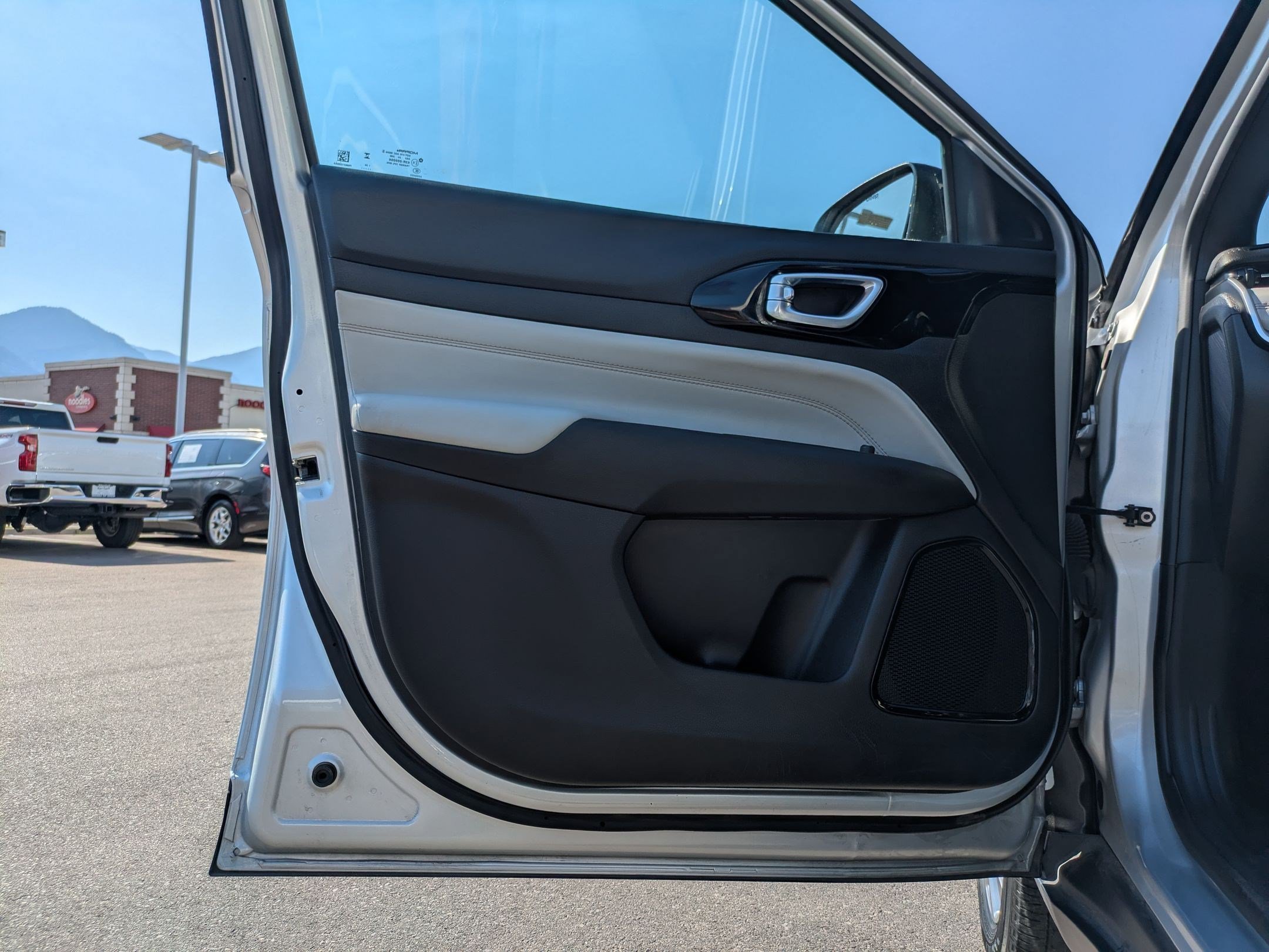 2025 Jeep Compass Limited - Photo 13