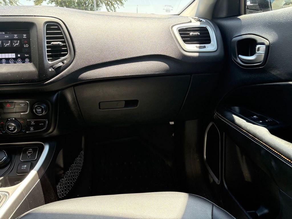Used 2018 Black Jeep Latitude image 7