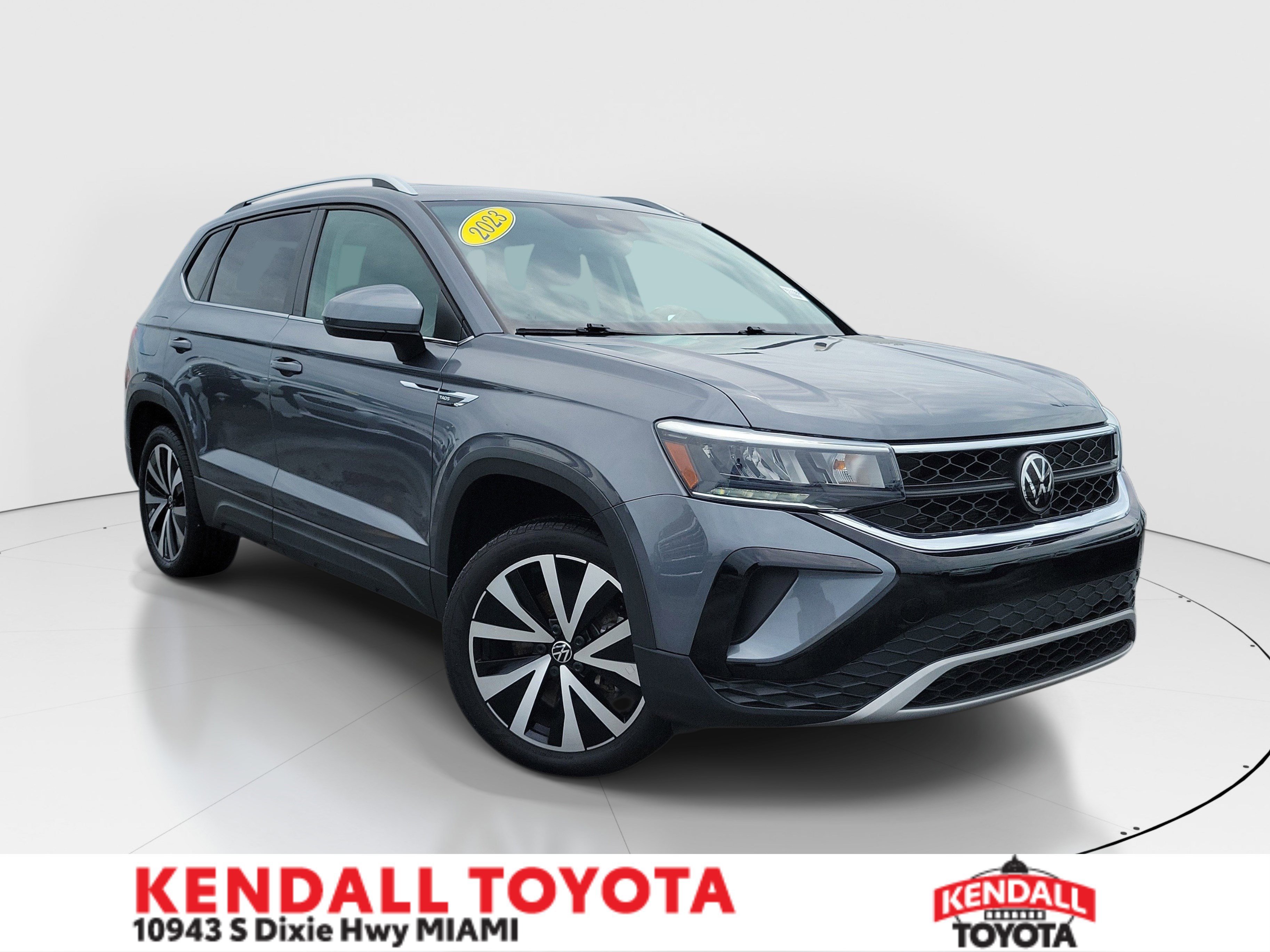 Used 2023 Platinum Gray Metallic Volkswagen SE image 1
