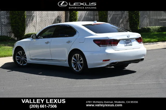 Used 2015  Lexus 460 image 4