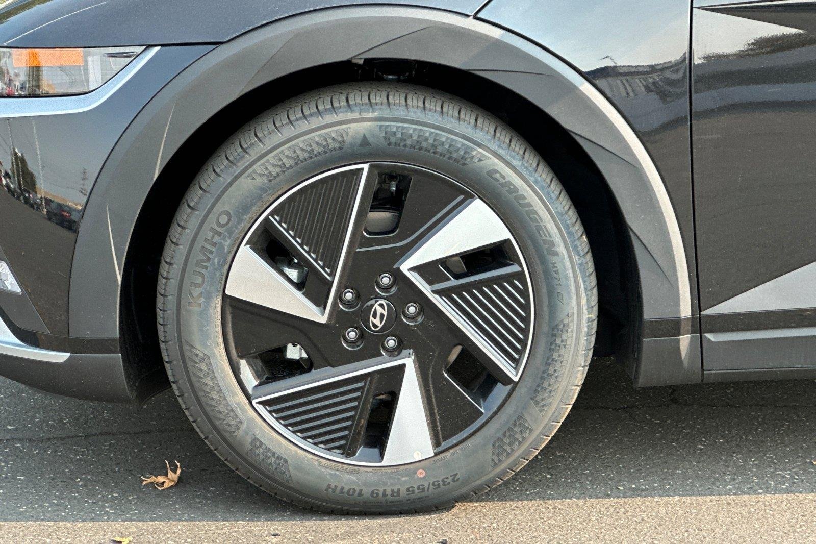 New 2026 Abyss Black Hyundai SE image 45