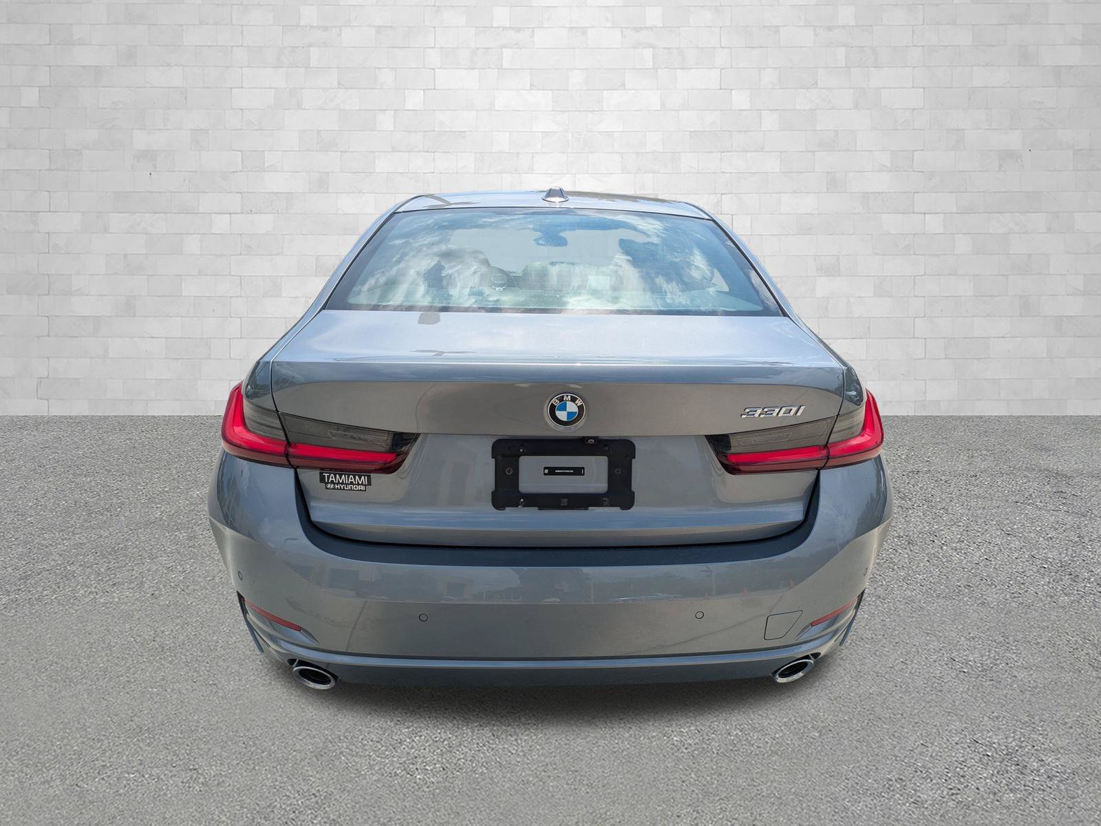 2023 BMW 3 Series 330i - Photo 3