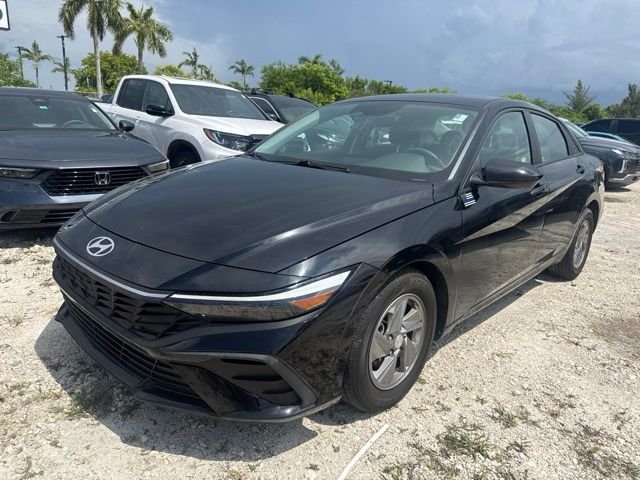 2025 Hyundai Elantra SE