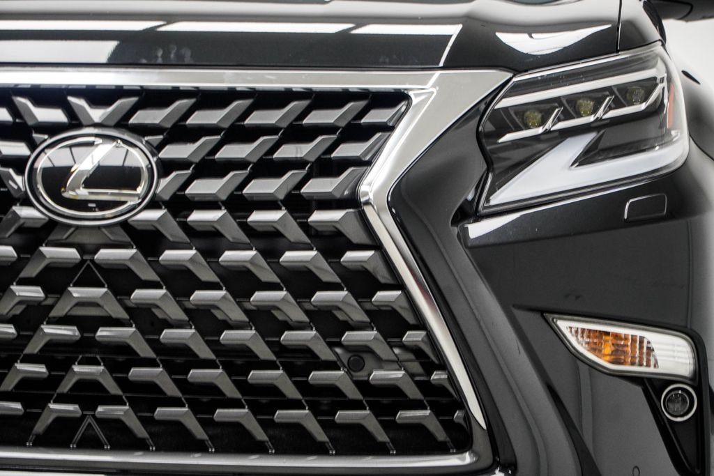 Used 2023 Black Lexus 460 image 10