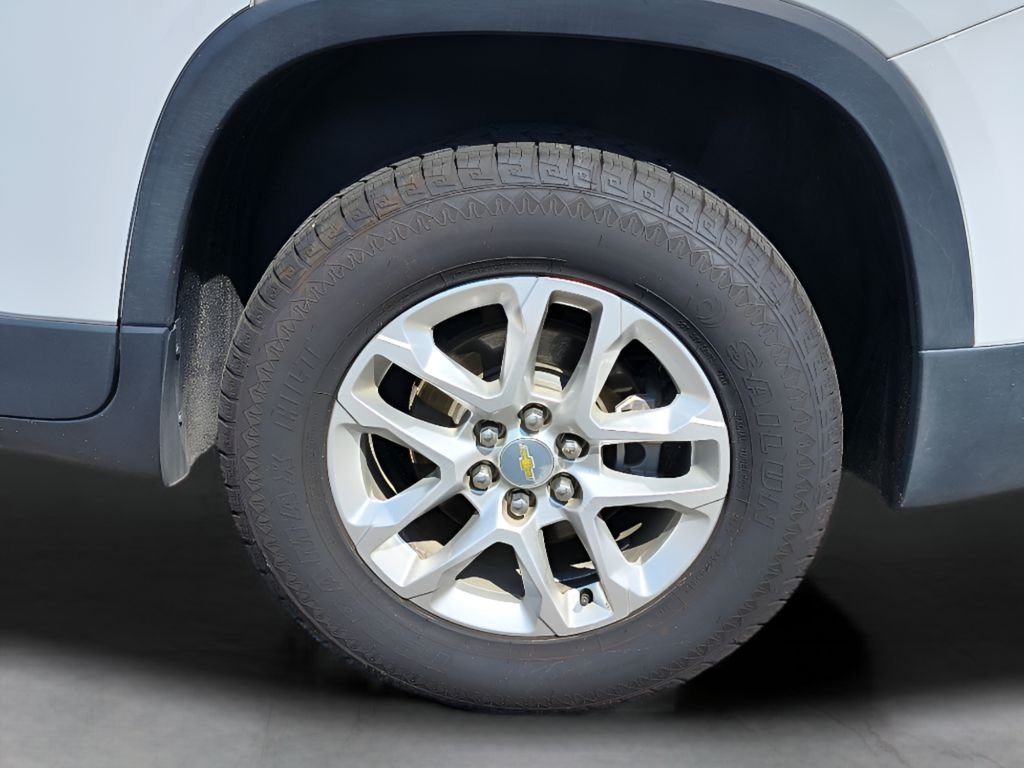 Used 2020 Summit White Chevrolet LS image 3