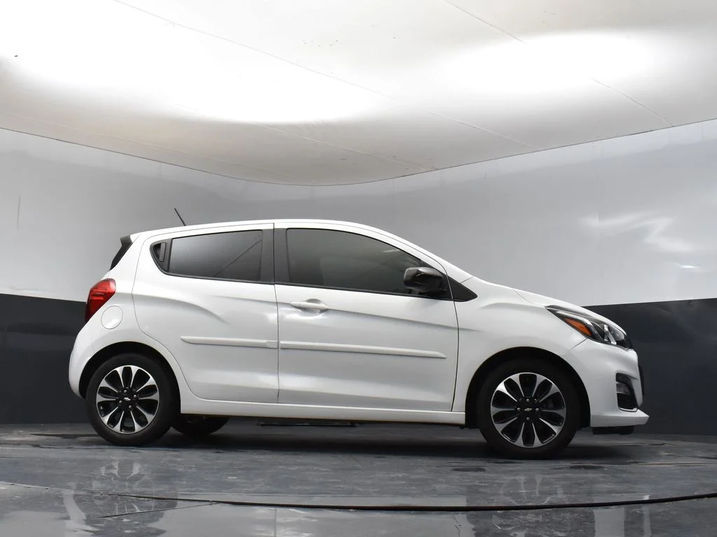 Used 2021 White Chevrolet 1LT image 11