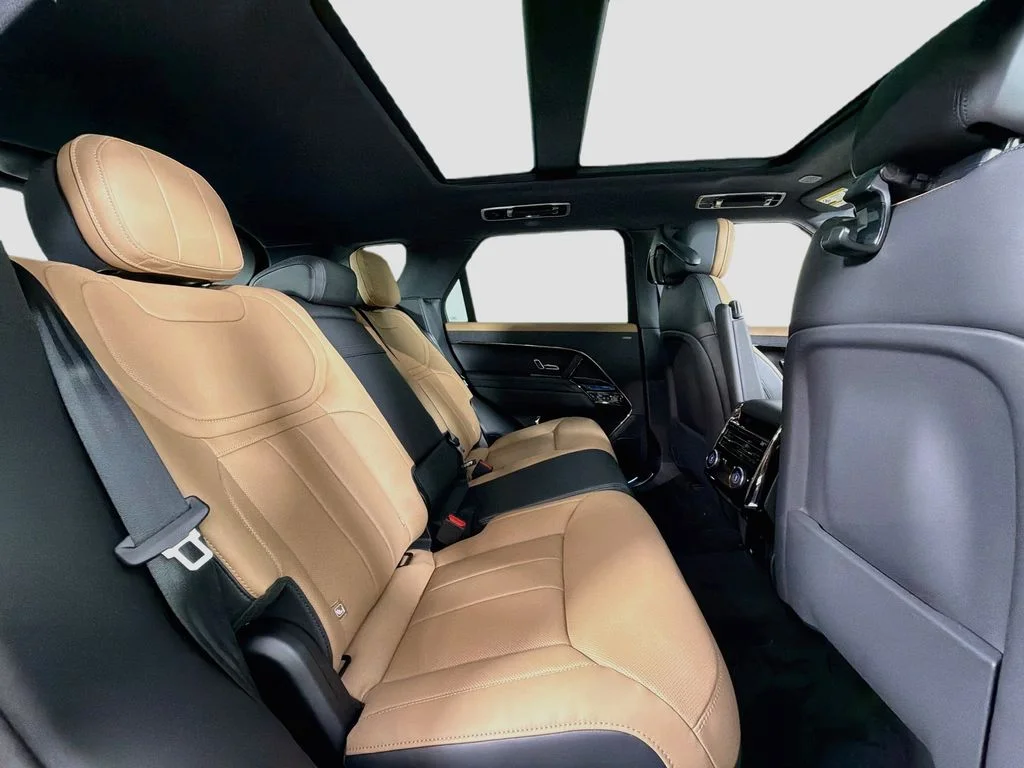 New 2026 Fuji White Land Rover Dynamic SE image 29