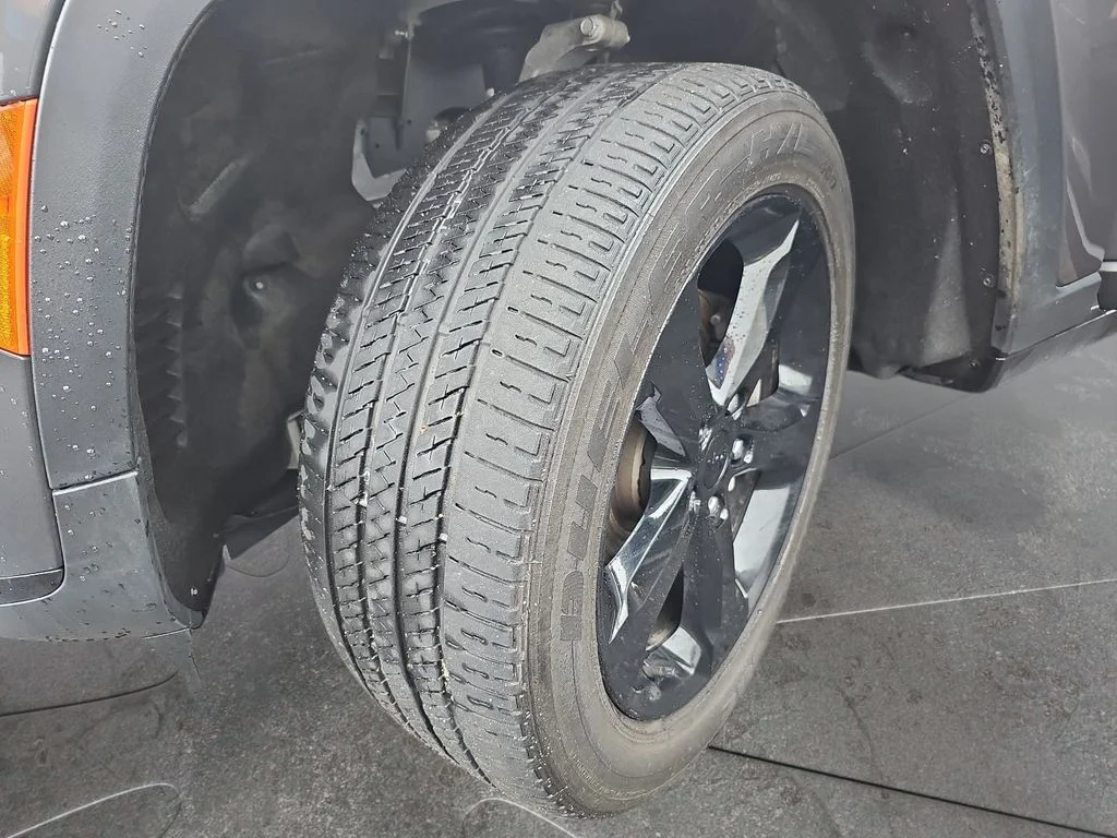 Used 2023 Gray Jeep Altitude image 34